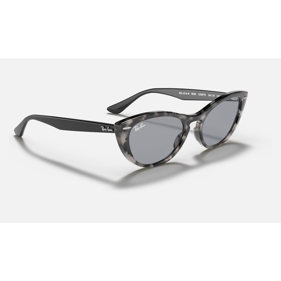 Nina
Lenses: Blue Mirror  +  Frame: Grey Havana