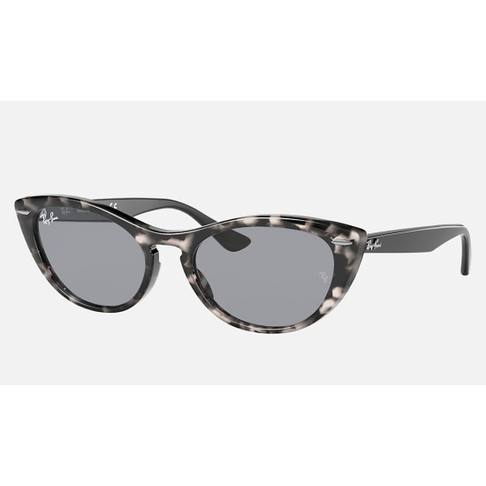 Nina
Lenses: Blue Mirror  +  Frame: Grey Havana