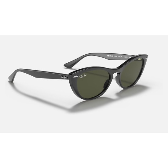 Nina
Lenses: Green Classic  +  Frame: Black