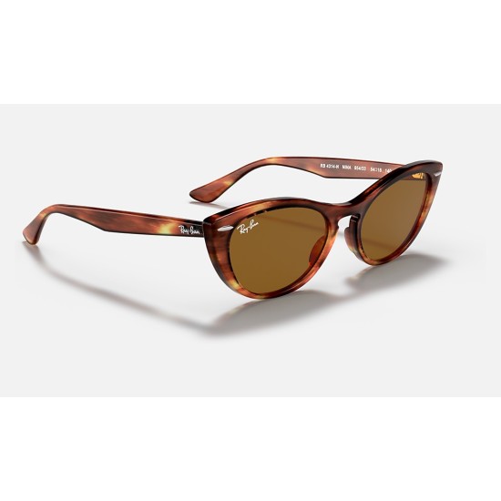 Nina
Lenses: Brown Classic  +  Frame: Tortoise