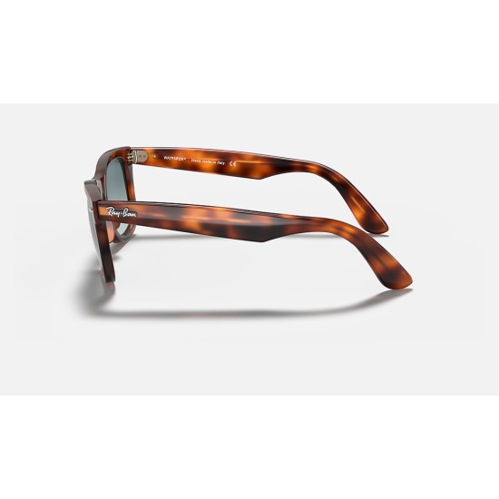WAYFARER EASE
Lenses: Blue Gradient  +  Frame: Tortoise