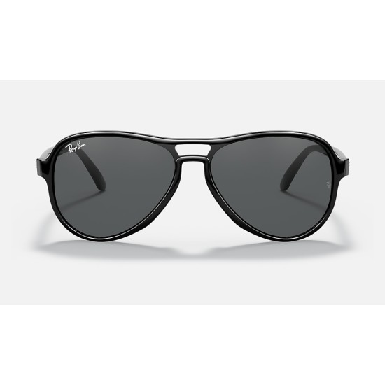 Vagabond
Lenses: Dark Grey Classic  +  Frame: Black