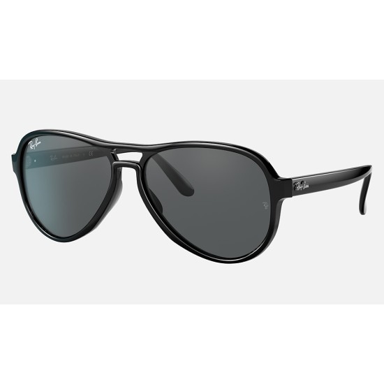 Vagabond
Lenses: Dark Grey Classic  +  Frame: Black