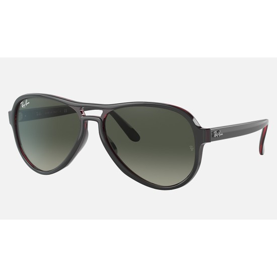 VAGABOND
Lenses: Grey Gradient  +  Frame: Grey Transparent Red Grey