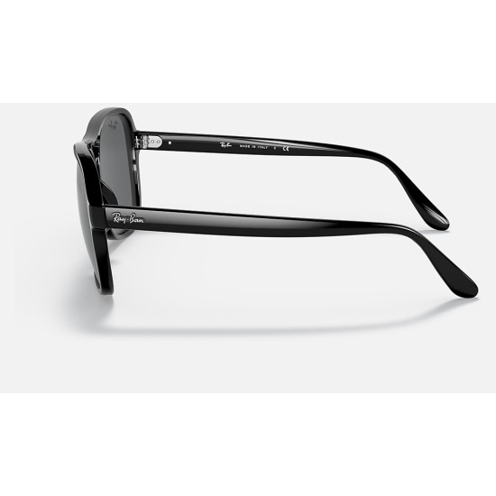 State Side
Lenses: Dark Grey Classic  +  Frame: Black