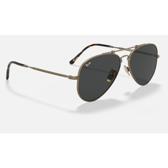 AVIATOR TITANIUMLenses: Grey Classic  +  Frame: Antique Gold
