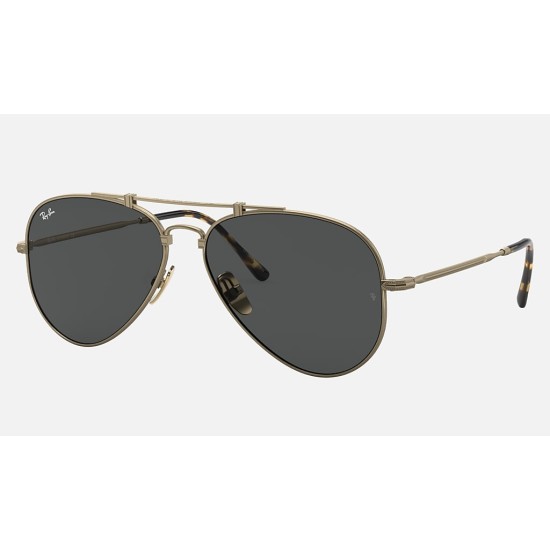 AVIATOR TITANIUMLenses: Grey Classic  +  Frame: Antique Gold