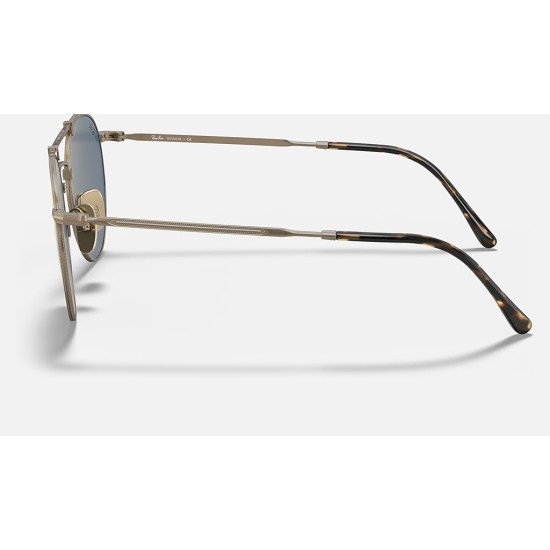 ROUND DOUBLE BRIDGE TITANIUM
Lenses: Grey Classic  +  Frame: Antique Gold