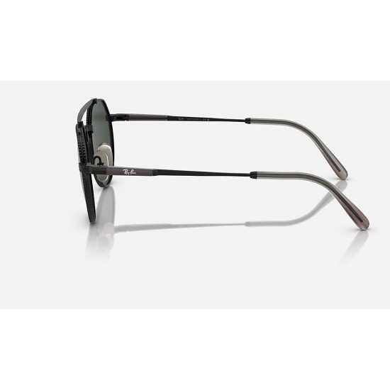 JACK II TITANIUM
Lenses: Polarized Dark Grey Chromance Classic  +  Frame: Black