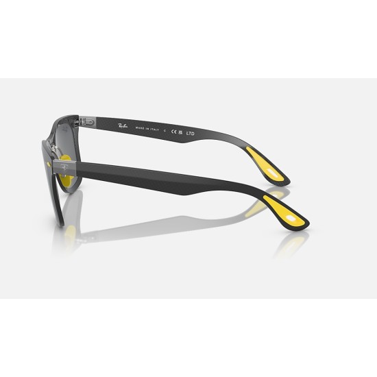 Wayfarer Carbon Fiber | Ferrari 75th Anniversary EditionLenses: Dark Grey Classic  +  Frame: Black