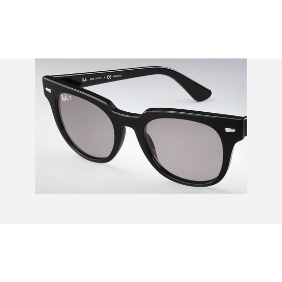 METEOR CLASSIC
Lenses: Polarized Grey Classic  +  Frame: Black