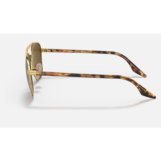 RB3688 CHROMANCE
Lenses: Polarized Brown Chromance Classic  +  Frame: Gold