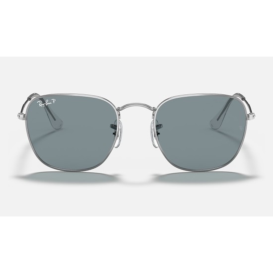 FRANK
Lenses: Polarized Light Blue Classic  +  Frame: Silver